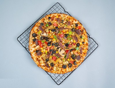 Medium size mix pizza