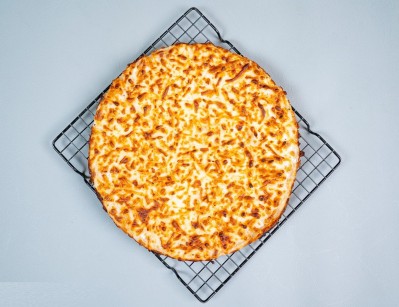 Medium size margherita pizza