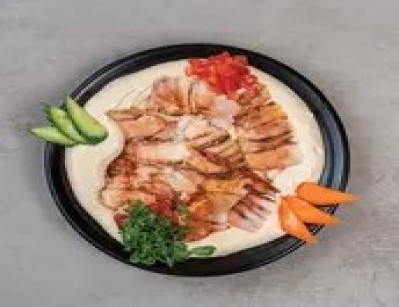 Hummus with chicken shawarma