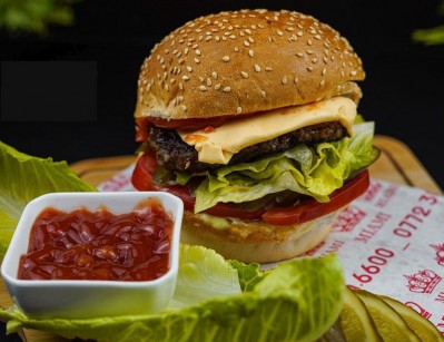 Beef burger with cheese