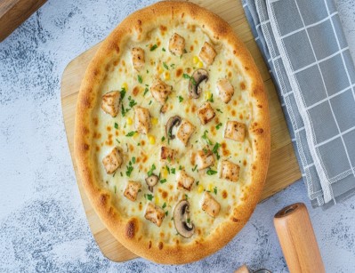 Large size chicken alfredo pizza