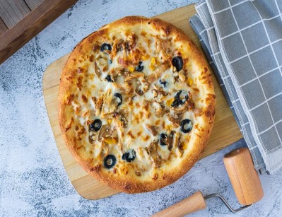 Medium size meat pizza